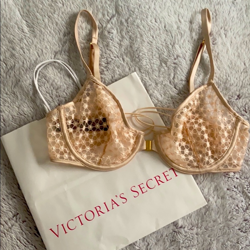 Nude Victoria secret bra NEver BEEN Worn!!